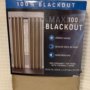 Max 100 Blackout Grommet Panel